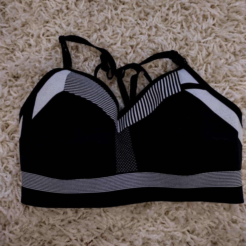 Nike FE/NOM Flyknit sport top size S for woman